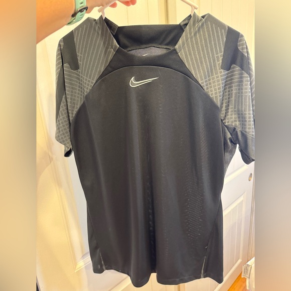 Nike Black and Gray women’s Shirt - Picture 1 of 3